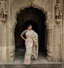 Load image into Gallery viewer, VRUNA LINEN ECO PRINT DYED HANDWOVEN SAREE