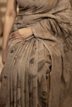 Load image into Gallery viewer, VANUSHA BOTANICAL ECO PRINT KHADI LINEN SAREE
