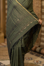 Load image into Gallery viewer, JAMDANI KHADI FAUN GREEN SAREE
