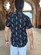 Load image into Gallery viewer, IKAT 14 CARBON BLACK HALF SHIRT
