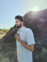 Load image into Gallery viewer, COTTON BLOCK HALF SHIRT
